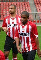 Farfán fue presentado como nuevo refuerzo del PSV